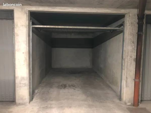 Garage - Lot possible