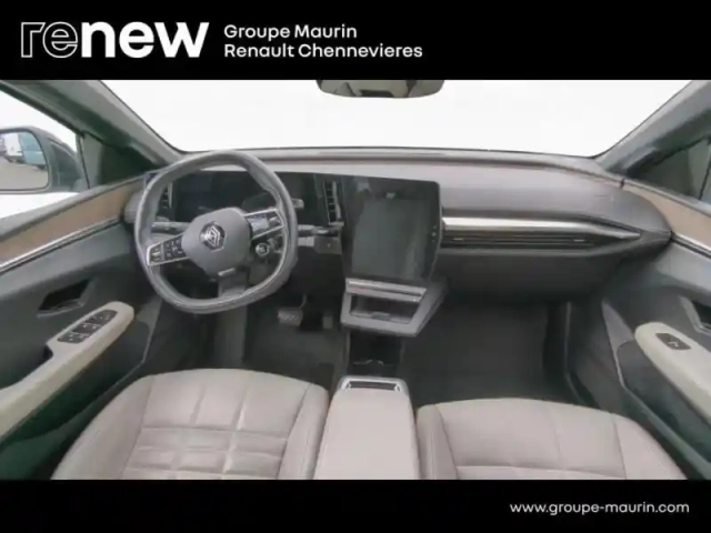 Renault Megane e-tech electric ev60 220ch iconic super charge -b — photo 15