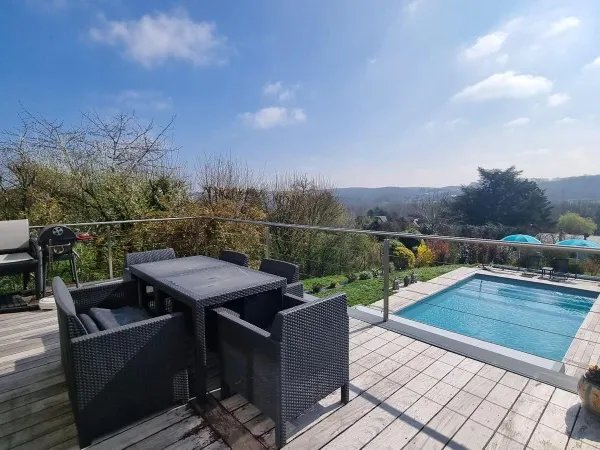 Maison moderne avec vue exceptionnelle et piscine 