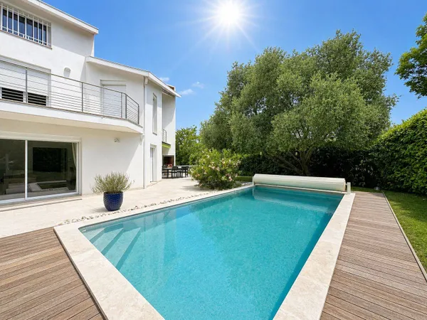 Villa 7 pièces 220 m²