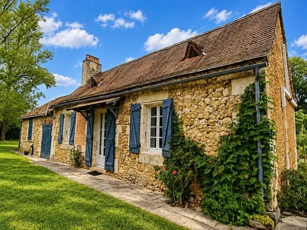 Maison en pierre avec piscine et studio indépendant sur 4 200 m
