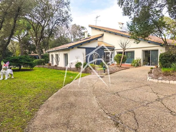 Villa 6 pièces 276 m²