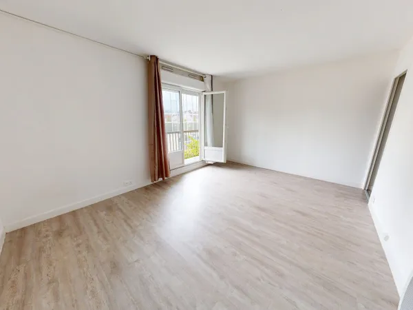 ST JEAN DE LA RUELLE à la limite d'ORLEANS T1 de 26m2 avec balc