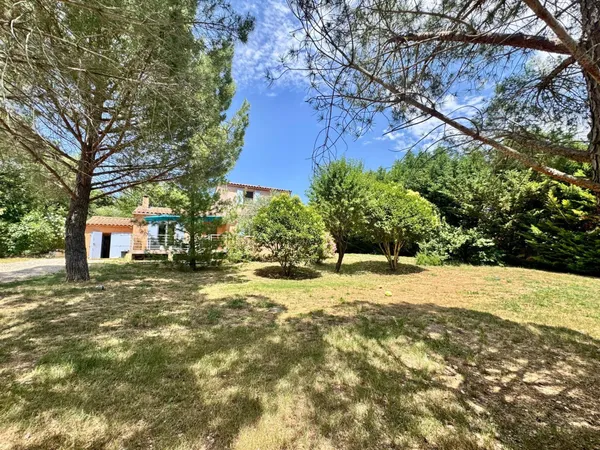 Maison avec garage, terrain de 2003m2 clôturé