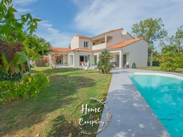 Maison 8 pièces 262 m²