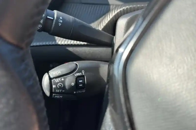 Peugeot 208 puretech 75 s&amp;s bvm5 — photo 48