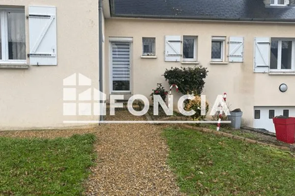 Maison Location Château-Gontier-sur-Mayenne 7p 172m² 1017€