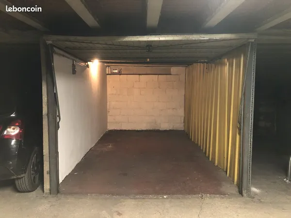 Location garage box parking fermé et sécurisé - paris 10e - voiture moto stockage