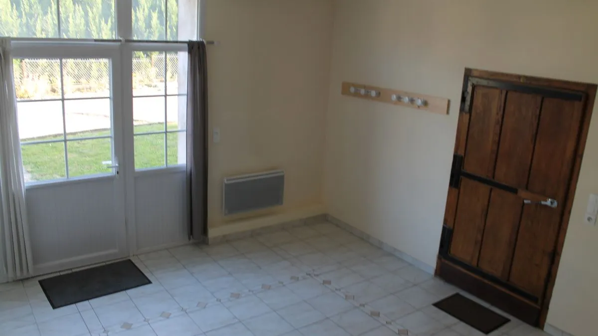Photo 1
