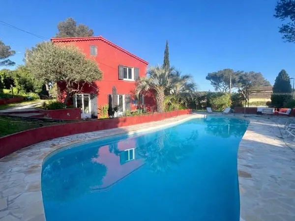 Maison de plain-pied 6 pièces 164 m²