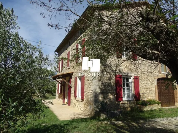 Exclusivité ! Uzes, 25 min : mas de hameau avec dépendance sur