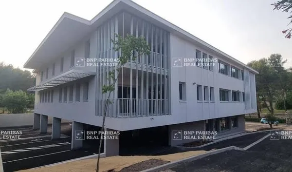 Bureaux 615 m²