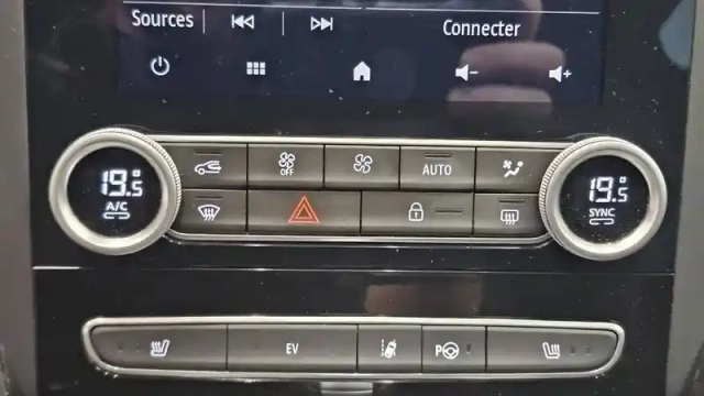 Renault Megane mégane iv berline e-tech plug-in hybride 160 — photo 37