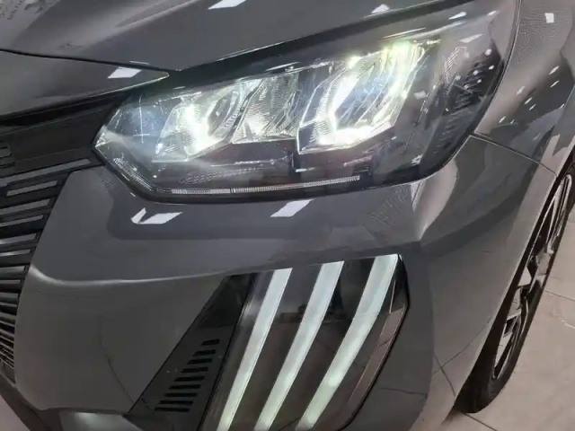 Peugeot 208 puretech 100 s&amp;s bvm6 — photo 34