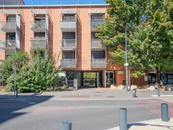 TOULOUSE - T1 AVEC TERRASSE SANS VIS-À-VIS ET PARKING PRIVATIF
