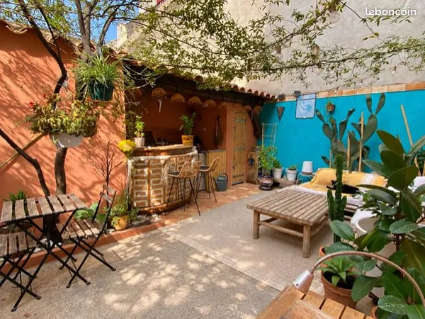 Maison de charme rénovée au coeur du village de Cuers - 4 pièces avec climatisation réversible, cour