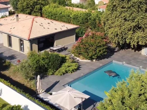 Maison 8 pièces 243 m²