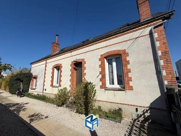 MAISON RÉNOVÉE DES ANNÉES 30 AVEC 4 CHAMBRES - CAVE - JARDIN