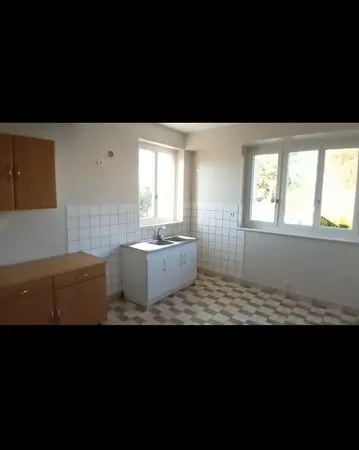 Apparemment à Loué