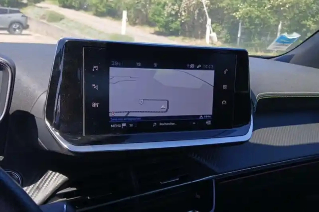 Peugeot 2008 puretech 130 s&amp;s bvm6 — photo 21