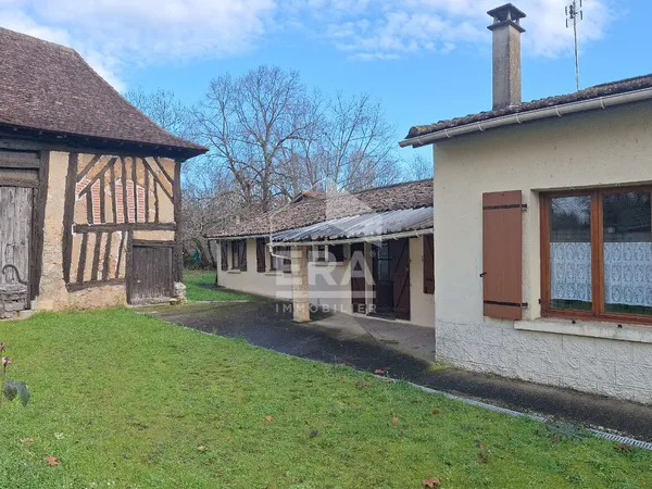 Maison individuelle 3 pièces avec grange proche Montpon. Ménestérol.