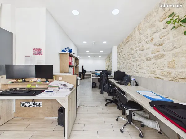 Location de bureaux meublés 100 m² - Métro Voltaire Paris 11e - 17 postes de travail - Disponible im