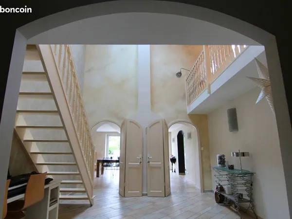 Maison 8 pièces 334 m²