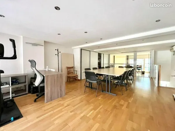 LOCAL COMMERCIAL 120 m² FREJUS