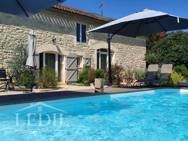 PROPRIETE AVEC PISCINE, GITE ET DEPENDANCES