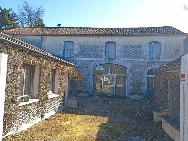 Maison atypique avec gros potentiel