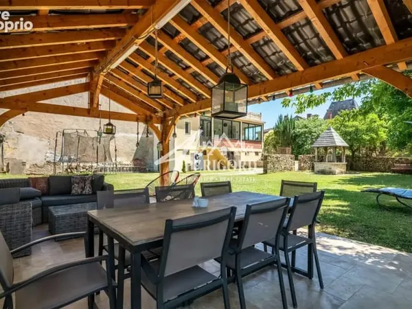 Maison 8 pièces 217 m²