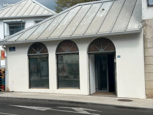 À LOUER - De particulier : Local professionnel / Bureau 65 m² avec mezzanine & parking - Saint-Denis