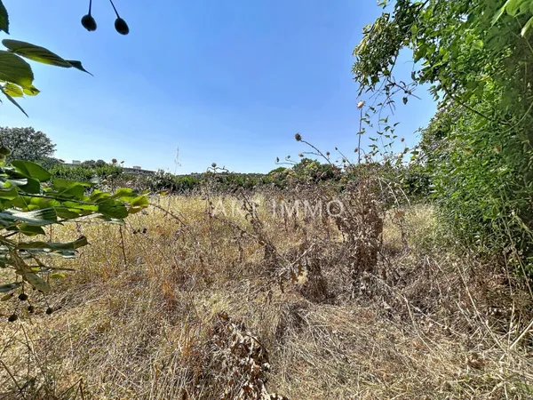 Terrain constructible 790 m²
