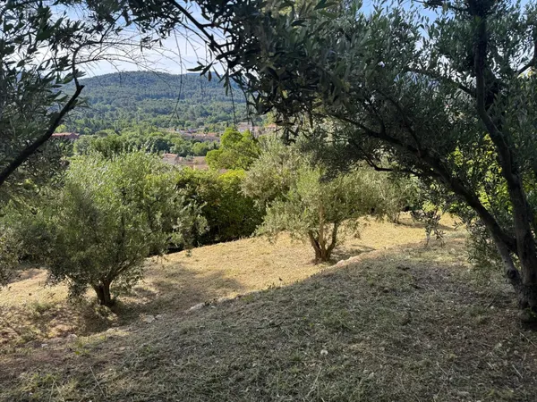 Terrain d'exception avec permis purgé à Auriol - Vue Sainte-Baume
