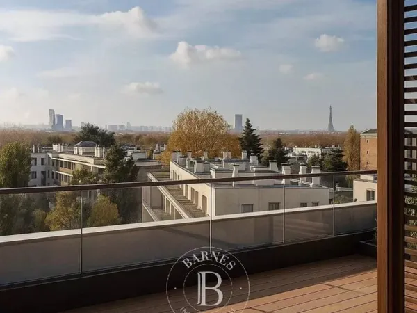 Dernier étage terrasse atypique aux portes du Bois de Vincennes