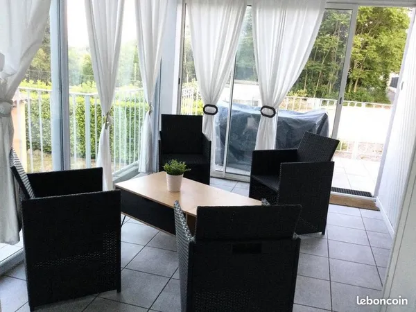 Chambre dans villa avec 2 colocataires