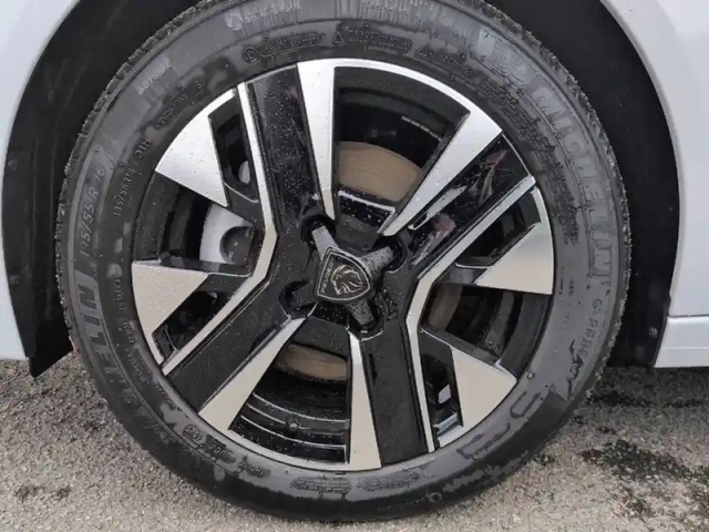 Peugeot 208 hybrid 110 e-dcs6 — photo 13