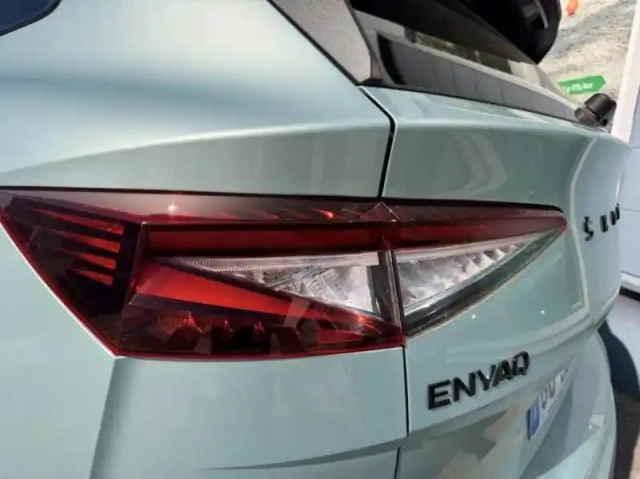 Skoda Enyaq iv 180ch version  60 sportline — photo 7