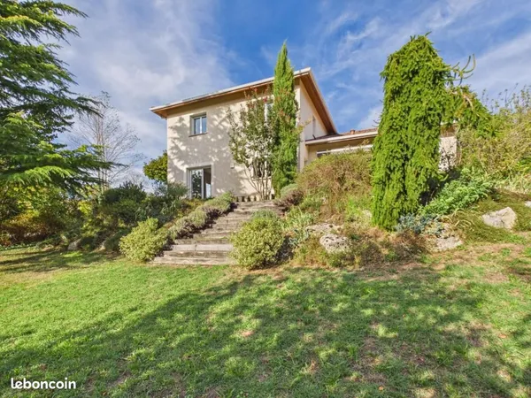 Maison 5 pièces 160 m²