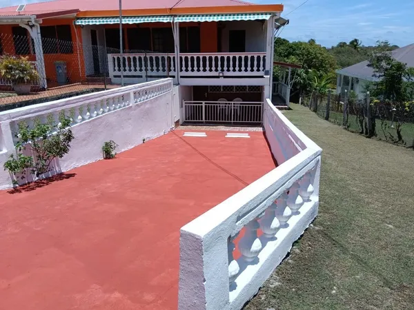 bas de villa 25 m2 - Bazin Petit-Canal 97131 - 600€ CC