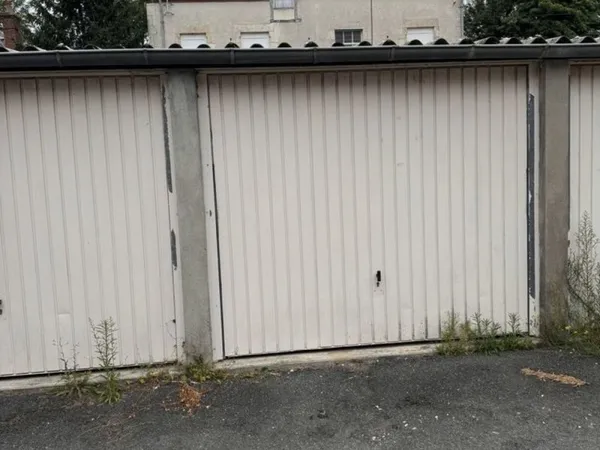 garage au Passage de Ronvaux ? Vierzon.