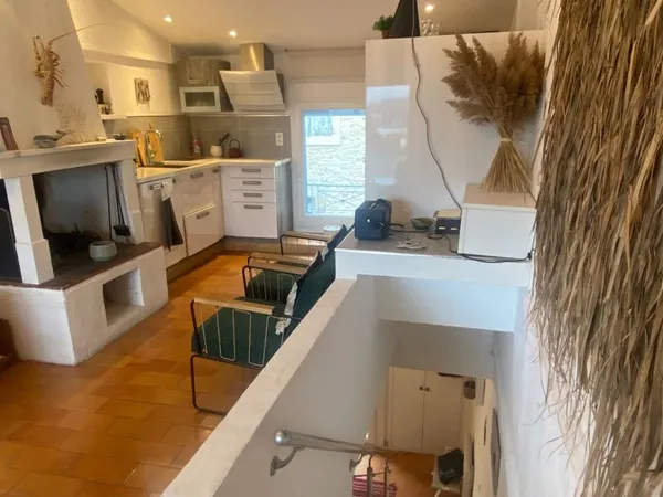 RARE......UNE MAISON: 2 APPARTEMENTS. UNE TERRASSE avec VUE SUR ETANG
