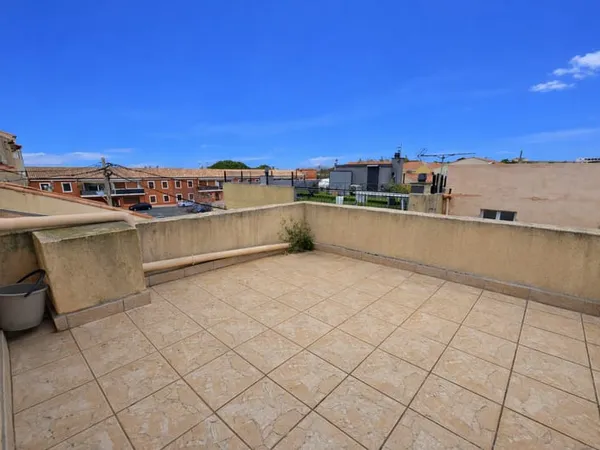 Maison de ville avec terrasse Fort potentiel Secteur cal