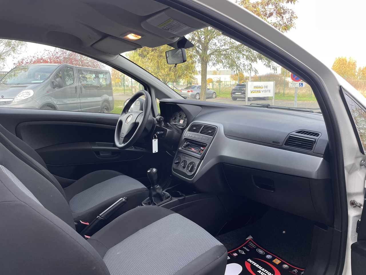 Fiat Grande punto 1.3 MULTIJET 16V 75CH CULT 3P occasion - Diesel - 2010 - 141 048 km - 4 990 € - Auneau (Eure-et-Loir) 992783481093 — photo 19