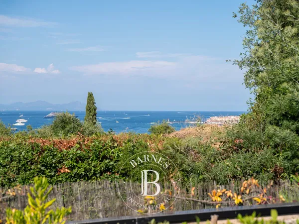 PROCHE DE SAINT TROPEZ - GASSIN - DOMAINE PRIVE - VUE MER