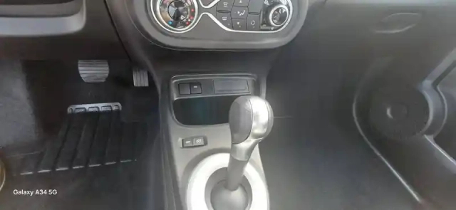Renault Twingo iii e-tech — photo 13