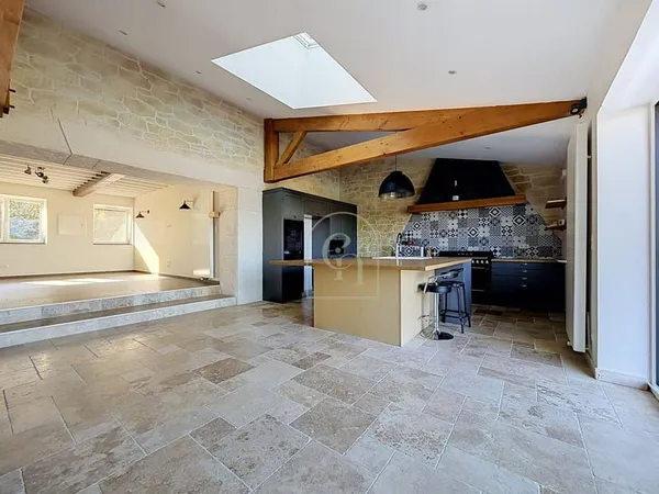 Maison 5 pièces 216 m²