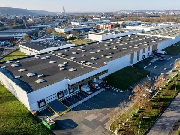 Entrepôt 5041 m²