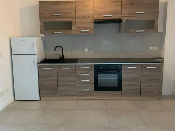 Studio rdc avec cuisine équipée