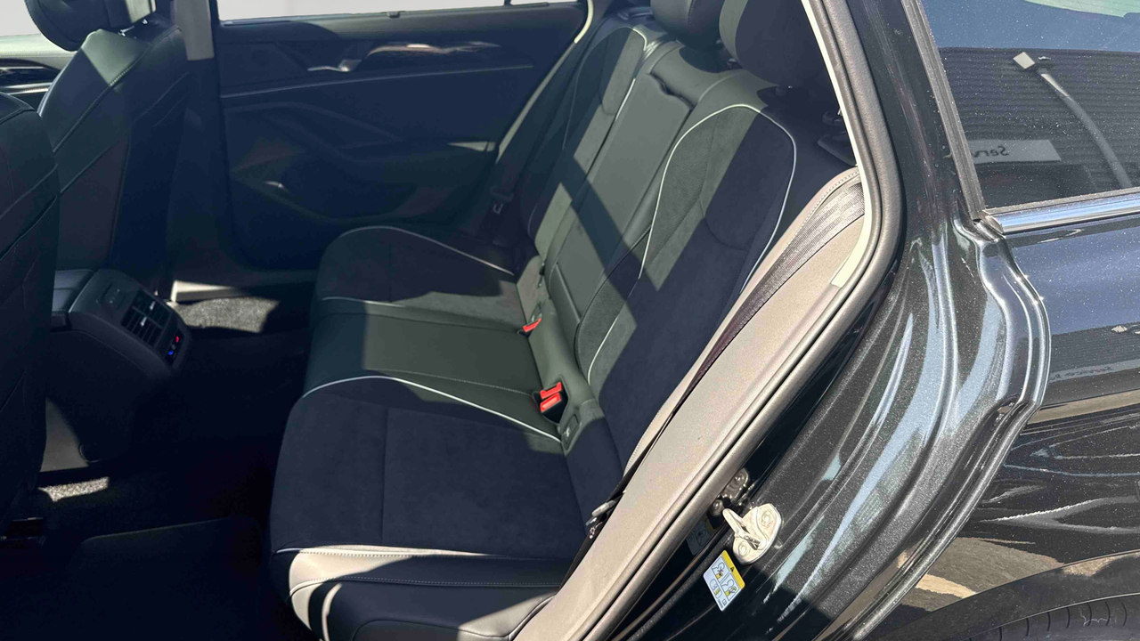 Volkswagen Passat 1.5 eTSI OPF 150 DSG7 — photo 17